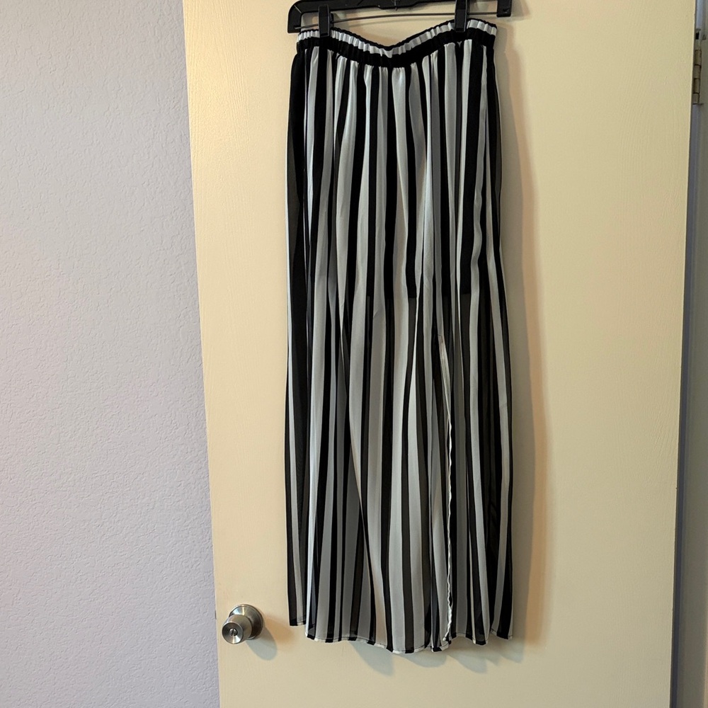Forever 21 Black and White Vertical Stripe A-Line Skirt